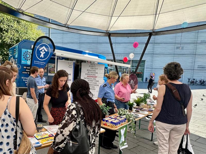 Kinder vor sexueller Gewalt schützen – INFOSPOT KINDESMISSBRAUCH vor dem Forum Confluentes