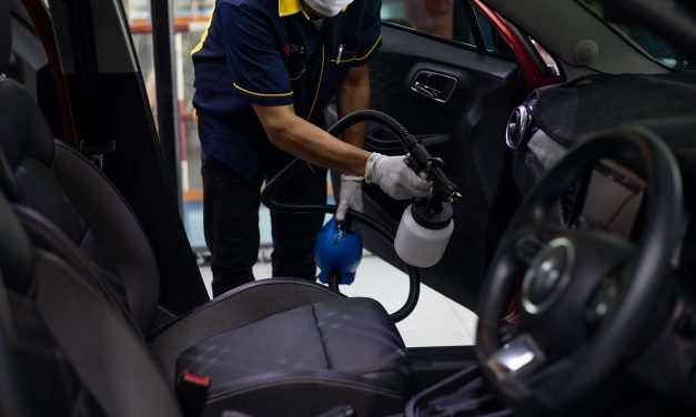 Von der Politur bis zur Polsterpflege: Das bietet eine professionelle Fahrzeugaufbereitung