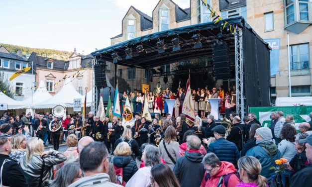 Mittelrhein Weinfest Boppard 2025: Großer Weinfestumzug zur Eröffnung am Samstag, 27. September 2025