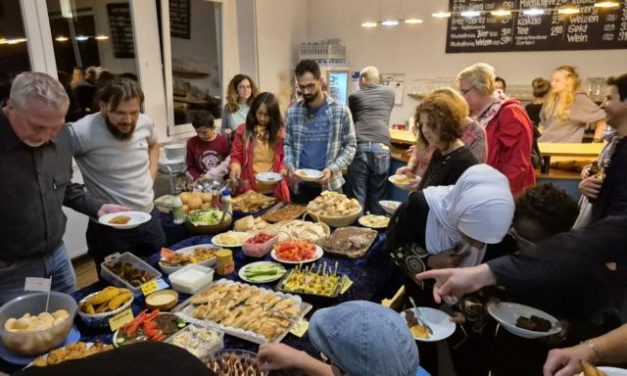 Interkultureller Abend begeisterte im Jugendkulturzentrum
