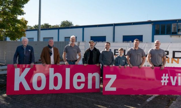 Neues Willkommensschild für Koblenz – Bekanntes Wahrzeichen an der B9 wird modernisiert