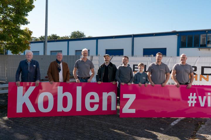Neues Willkommensschild für Koblenz – Bekanntes Wahrzeichen an der B9 wird modernisiert