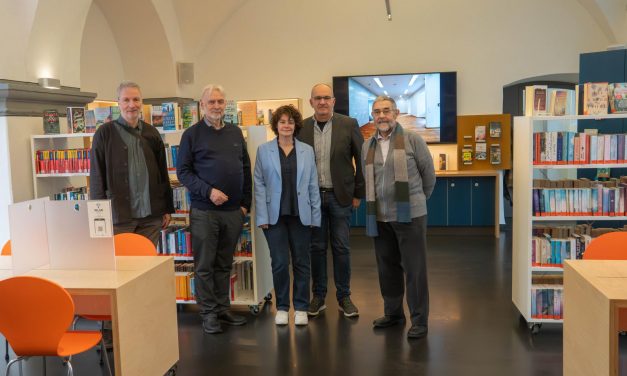 Kulturstaatssekretär Hardeck besucht die neue Stadtbibliothek in der Kurfürstlichen Burg: Ein kulturelles Highlight für Boppard