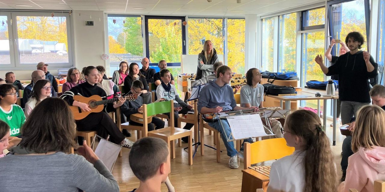 Musik verbindet: „Kunterbunt“-Projekt lässt Kinder zu einem Orchester zusammenwachsen
