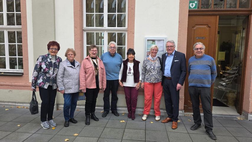 Arbeitskreis Bildung und Kultur des Seniorenbeirats informierte sich über Kernsanierung des Theaters