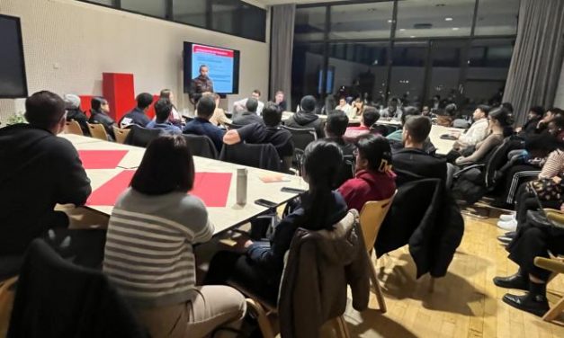 Koblenzer Ausländerbehörde und Arbeitsagentur im Austausch mit internationalen Studierenden