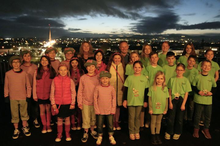 Närrische Regenten über den Dächern der Stadt