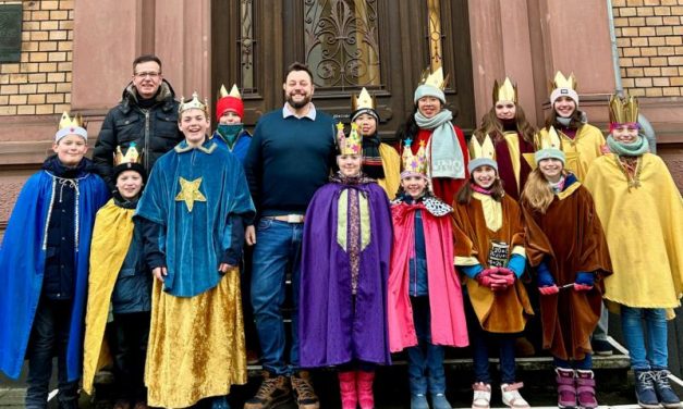 Sternsinger bringen Segen ins Rathaus