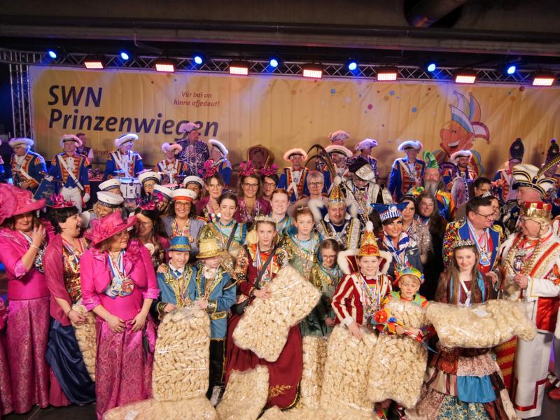 Neuwieder Tollitäten „erwiegen“  Kamelle für Karnevalsumzüge