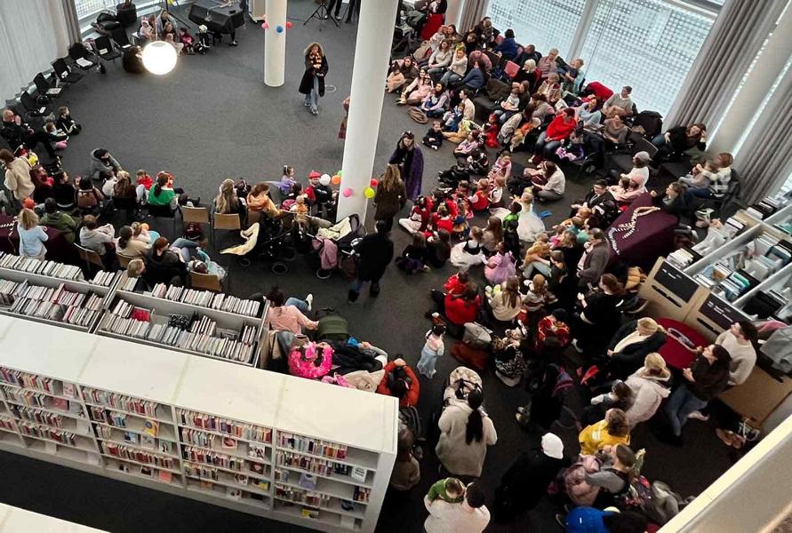 Lustiges Karnevalsfest in der Stadtbibliothek