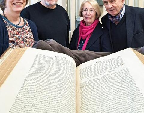 Wertvolle Bibel aus dem 16. Jahrhundert dank Buchpatenschaft restauriert