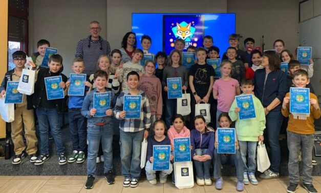 Kinder erkunden die digitale Welt