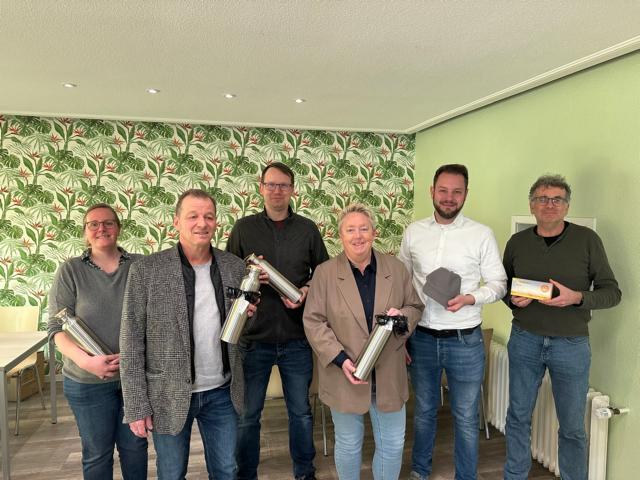 Gemeinsam gegen Hitze: Übergabe von Hitzeschutzartikeln durch Bürgermeisterin Mohrs