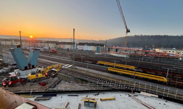 Einhub einzelner Brückenteile steht bevor – Bahnverkehr gesperrt