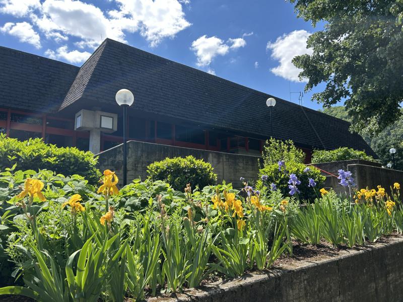 Öffnungszeiten des Lahnsteiner Hallenbads am 01. Mai 2026
