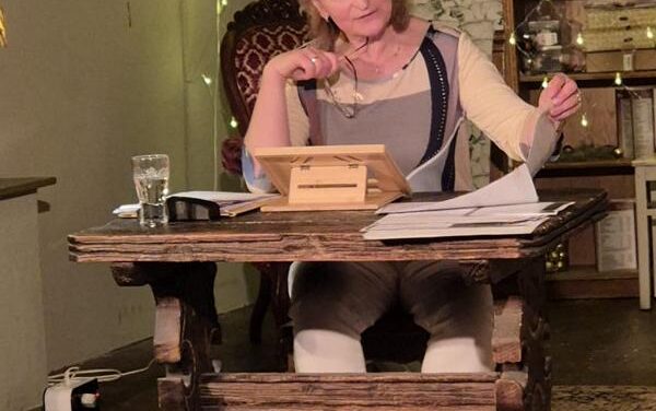 Zwischen Mut und Zuversicht – Ermutigende Lesung begeisterte Publikum im Theater Mittelrhein