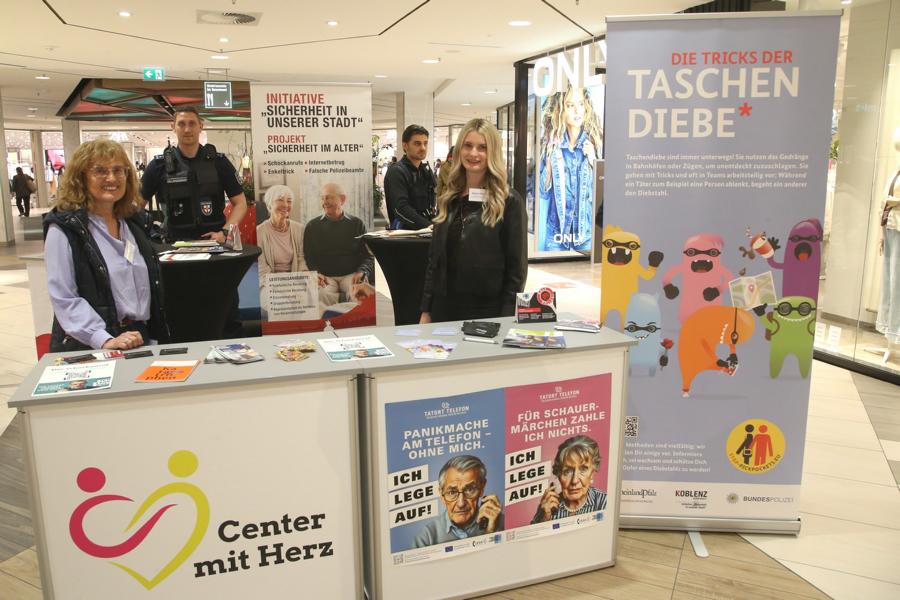 Initiative „Sicherheit in unserer Stadt“ bot gemeinsam mit dem kommunalen Vollzugsdienst eine Sicherheitsberatung im Löhr Center an