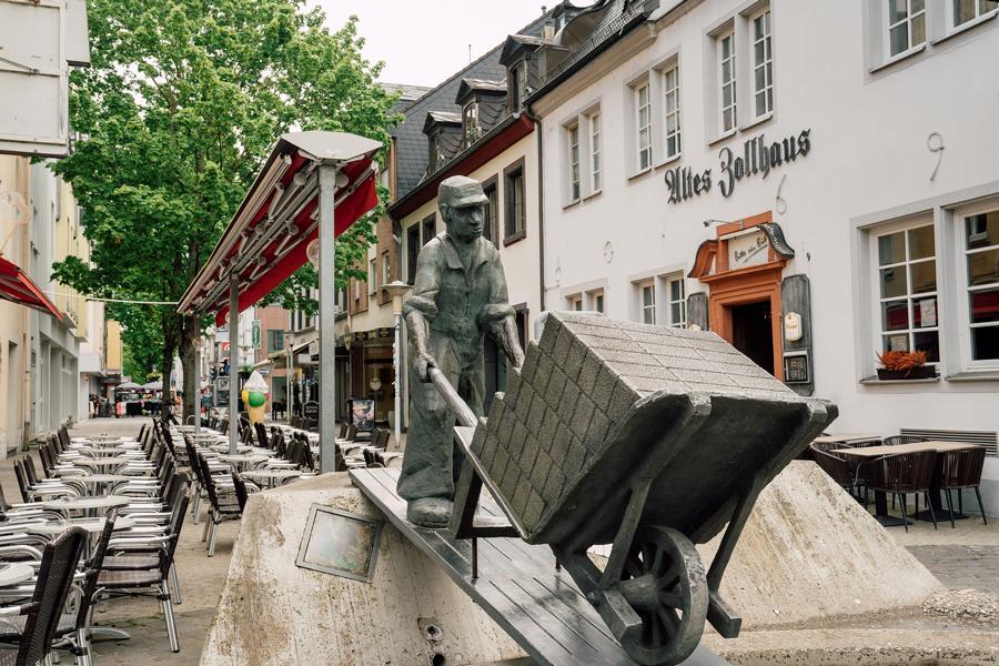 In der Frühlingssonne die Deichstadt erkunden