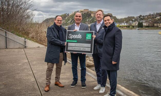 Kulturstufen bieten 2026 wieder Musikgenuss am Rhein – Unterstützung für beliebte Kulturreihe übergeben