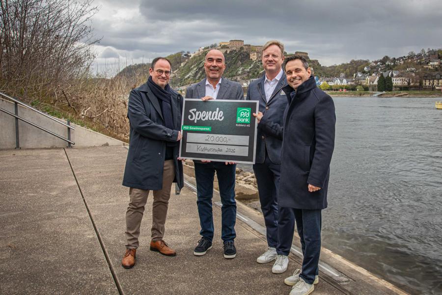 Kulturstufen bieten 2026 wieder Musikgenuss am Rhein – Unterstützung für beliebte Kulturreihe übergeben