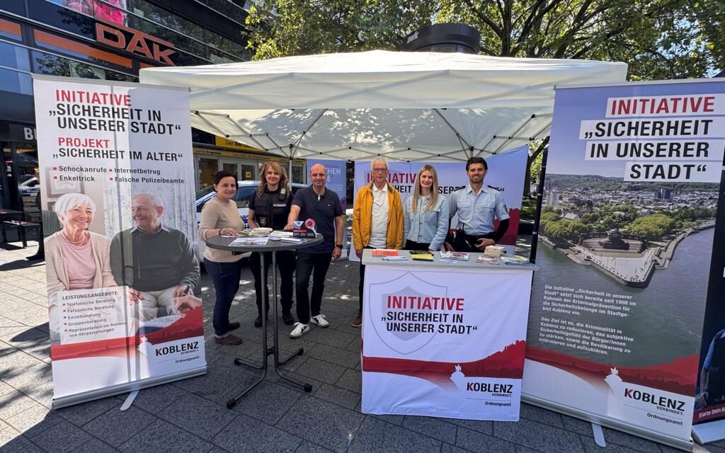 Blaulichtmeile in der Koblenzer Innenstadt findet großen Anklang