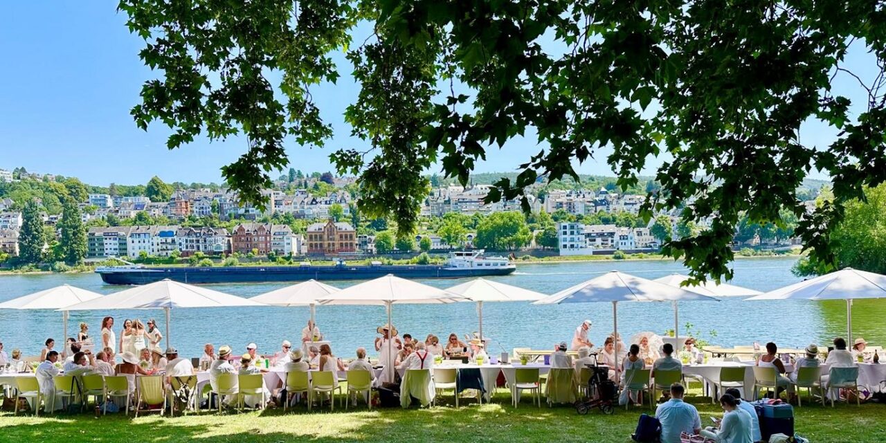 Dîner en blanc –  Kult-Picknick in Weiß mit Livemusik