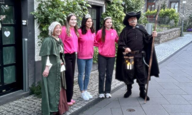 Eine Reise durch Zeit und Geschichte: Nachtwächter-Premiere verzaubert Gäste und Einheimische