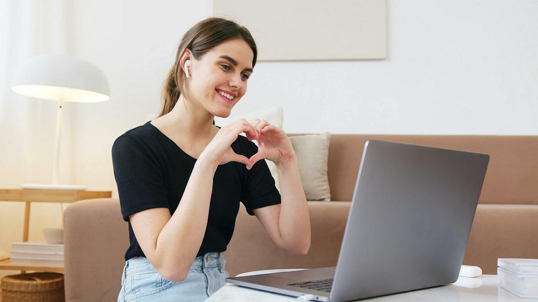 Neue Leute kennenlernen: Wie moderne Chatportale heute für Schutz im Netz sorgen
