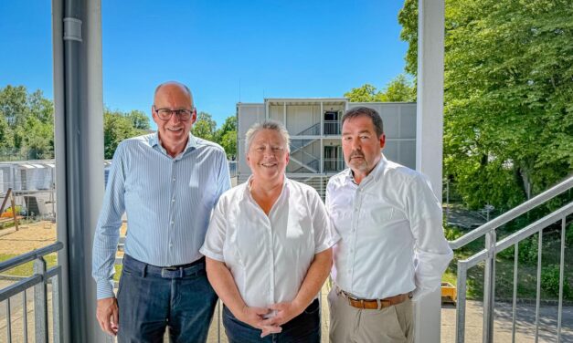 Wohnmodule für Geflüchtete kurz vor Fertigstellung