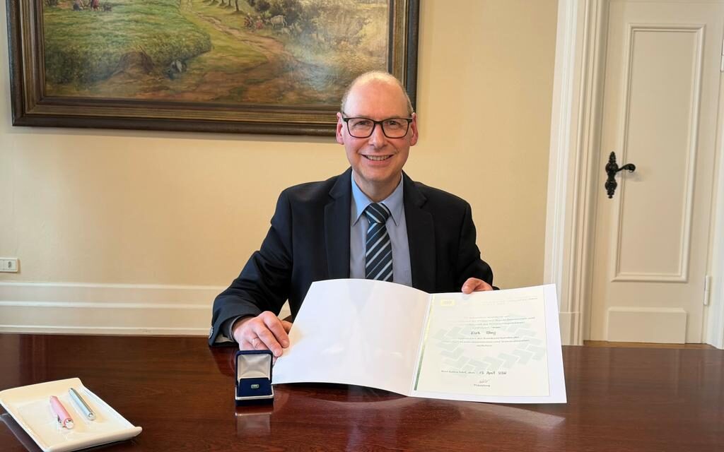 Dirk Uhrig mit Ehrennadel des Bundesverbands der Standesbeamten ausgezeichnet