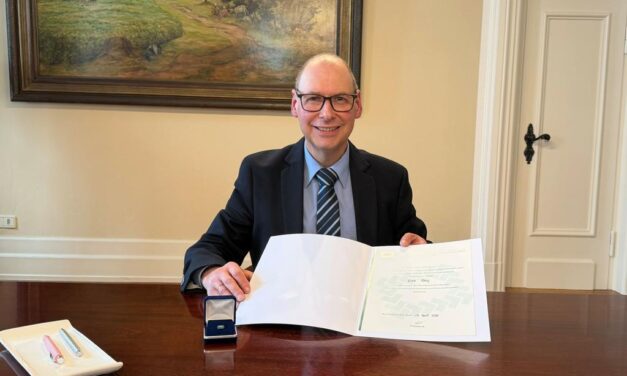 Dirk Uhrig mit Ehrennadel des Bundesverbands der Standesbeamten ausgezeichnet