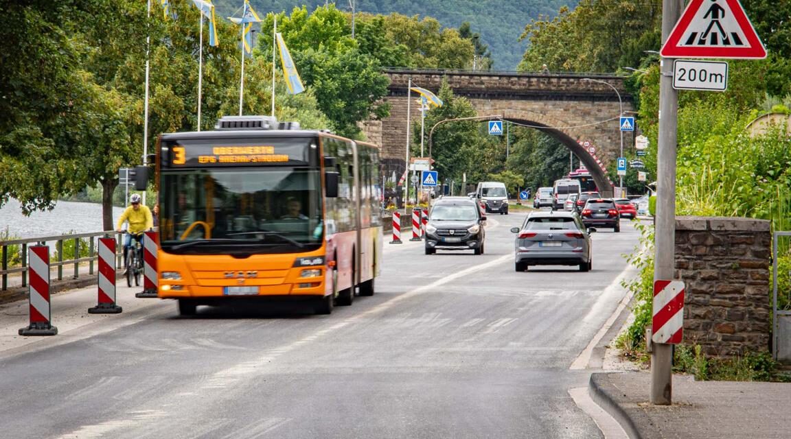 Markierungsarbeiten an der Moselweinstraße (B416) zwischen Metternich und Güls führen zu erneuerter Vollsperrung