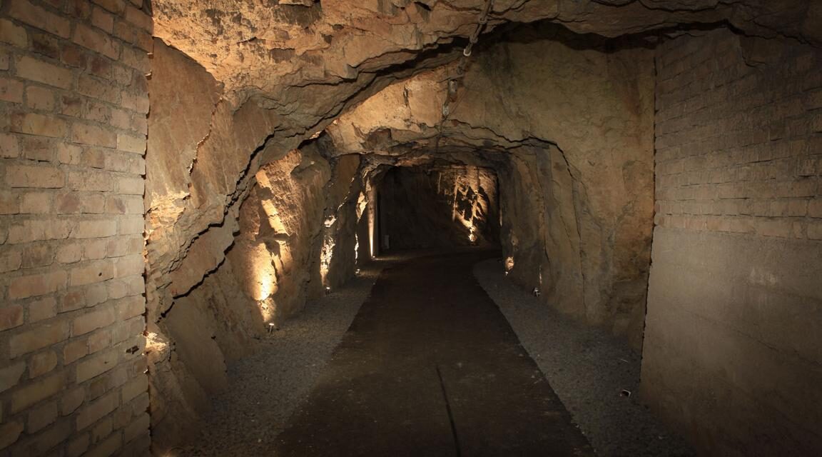 Im Schutz des Felsens