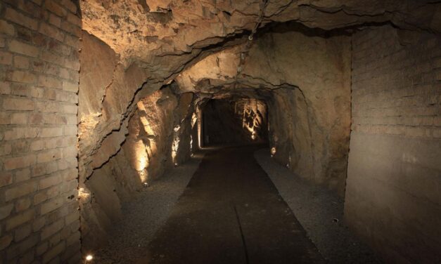 Im Schutz des Felsens
