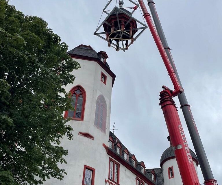 Laterne der Alten Burg erfolgreich abgenommen