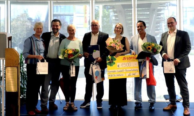 Hermann-Wedell-Preis an Annika Woyda und Gabiel Diaz verliehen