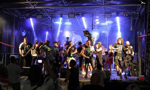 Mehr als 1.000 Gäste: Latscho Festival bringt den Koblenzer Zentralplatz zum Tanzen