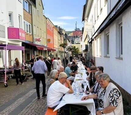 Erstes Lahnsteiner Zwiebelkuchenfest lockte rund 800 Gäste an