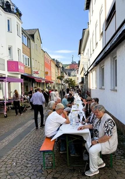 Erstes Lahnsteiner Zwiebelkuchenfest lockte rund 800 Gäste an