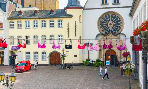Tausende pinke BHs: Koblenz wird im Oktober wieder pink