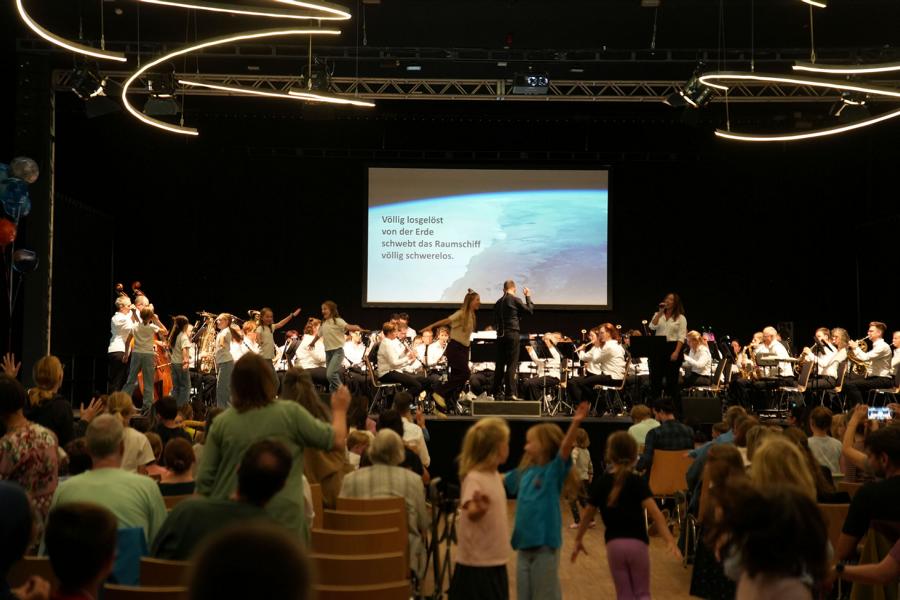 Mit Musik einmal quer durchs All