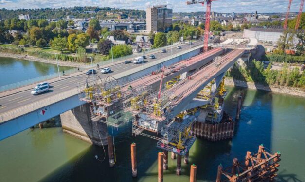 Einhub an der Pfaffendorfer Brücke verzögert sich durch niedrigen Rheinstand