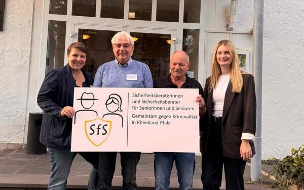 Zwei neue Sicherheitsberater für Seniorinnen und Senioren ausgebildet