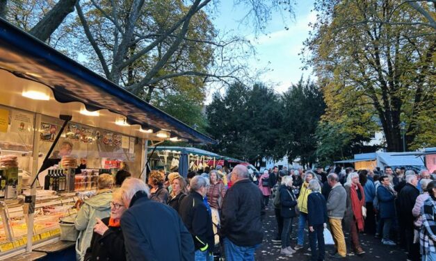 Neuer Wochenmarkt im Schillerpark begeistert Besucher und Händler