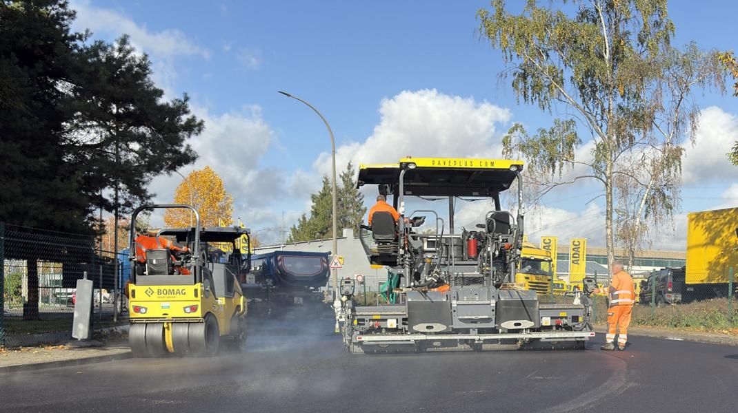 Was Asphalt mit Schusswesten gemeinsam hat: Kommunaler Servicebetrieb testet faserverstärkten Asphalt für eine längere Lebensdauer