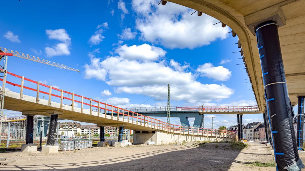 444-Meter-Brücke zwischen Rauental und Goldgrube hat Form angenommen – Eröffnung im kommenden Jahr geplant